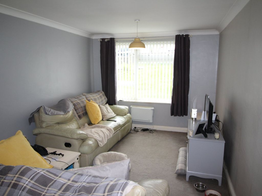 2 bed flat for sale in Colinton, Skelmersdale WN8, £64,750