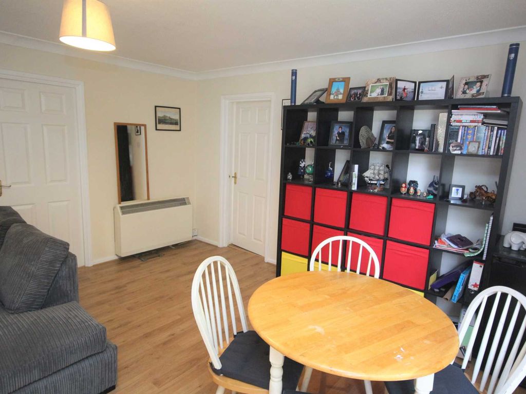 2 bed flat for sale in Deepdale, Bracknell RG12, £210,000