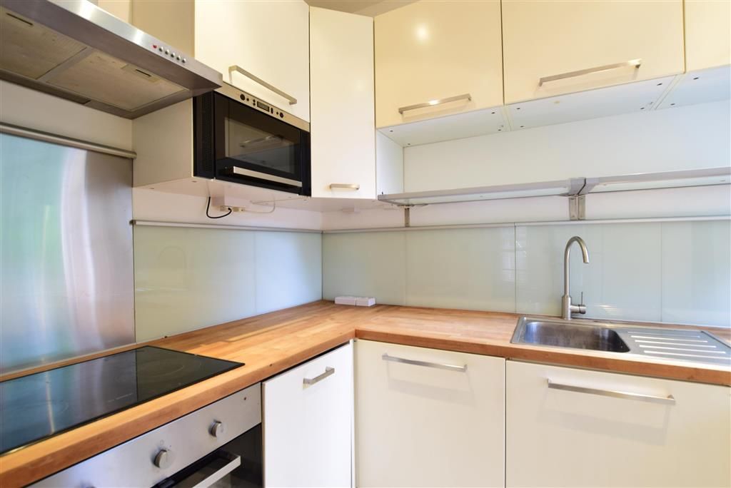 2 bed flat for sale in Blackborough Road, Reigate, Surrey RH2, £300,000