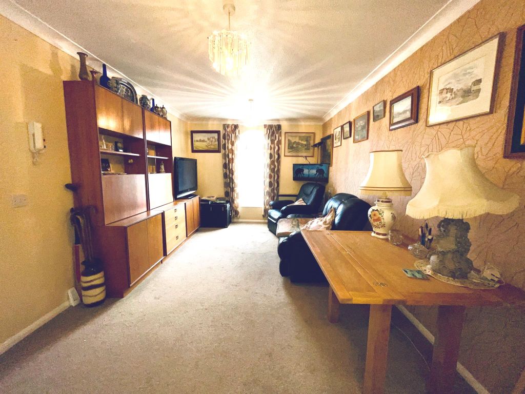 1 bed flat for sale in Saffron Walden CB11, £100,000