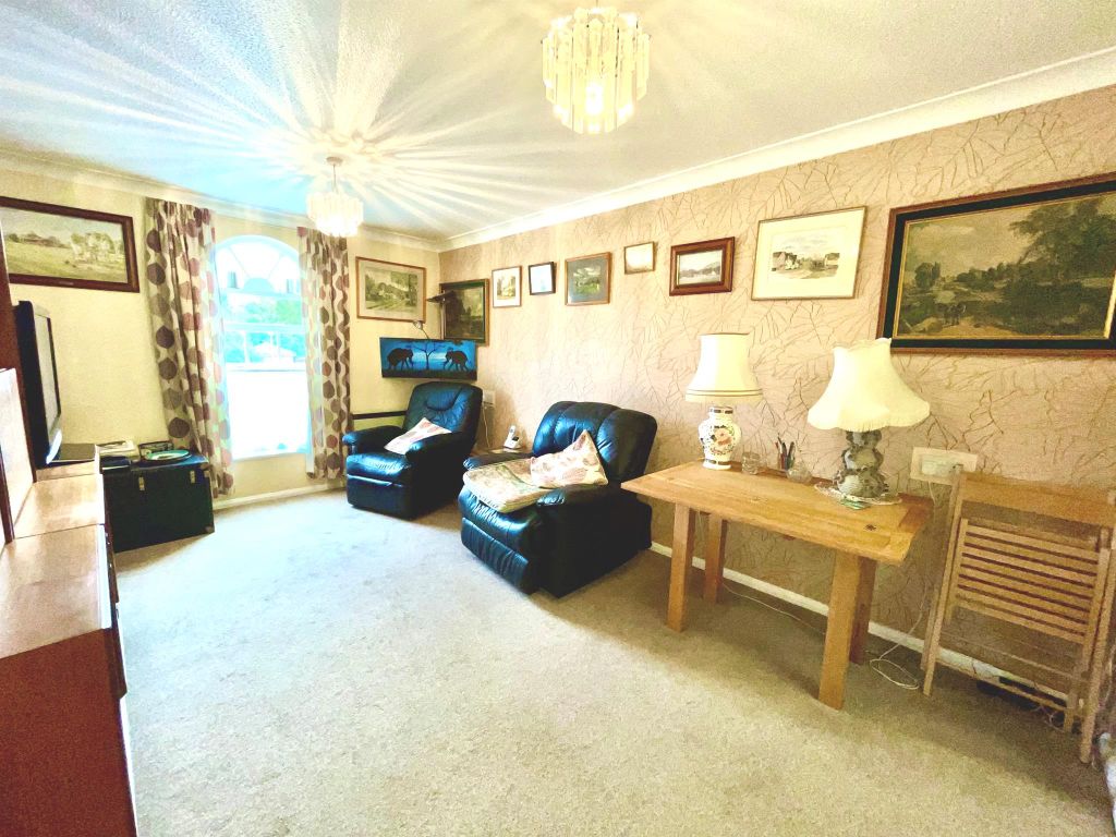 1 bed flat for sale in Saffron Walden CB11, £100,000