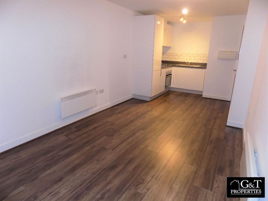 1 bed flat for sale in 6 The Landmark, Brierley Hill DY5, £90,000