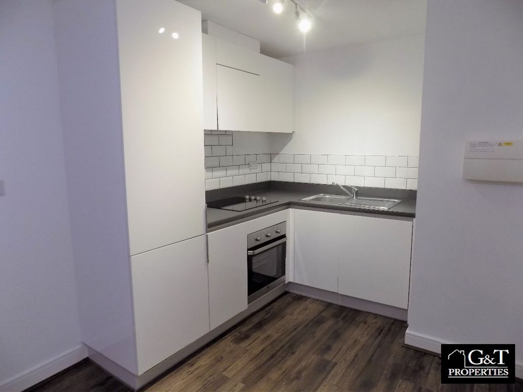 1 bed flat for sale in 6 The Landmark, Brierley Hill DY5, £90,000