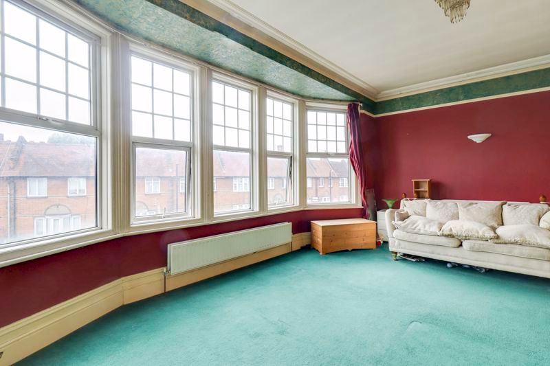 2 bed flat for sale in Green Lanes, London N21, £300,000
