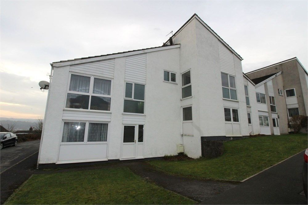 2 bed flat for sale in Penbryn, Lampeter SA48, £80,000