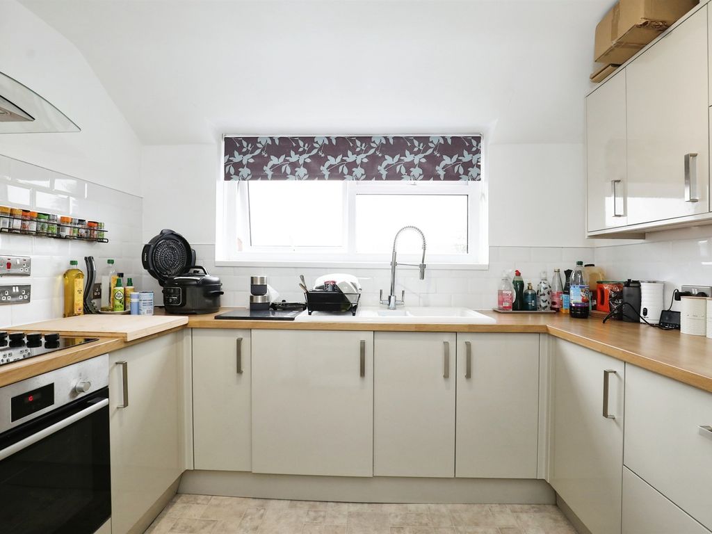 3 bed flat for sale in Wellesbourne Road, Barford, Warwick CV35, £180,000