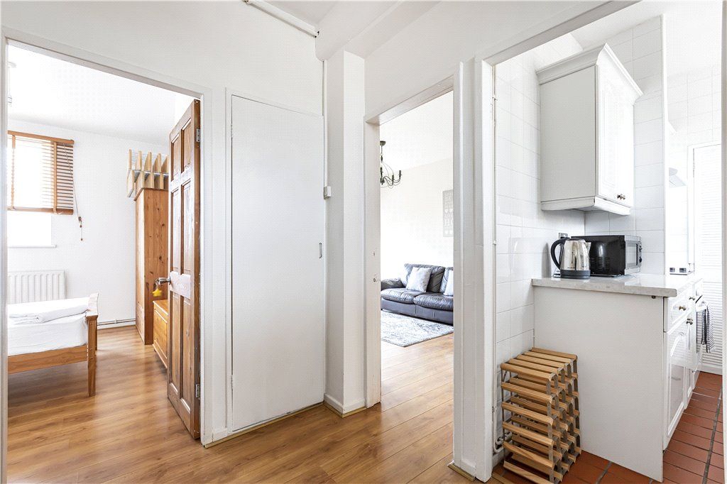 1 bed flat for sale in Dod Street, London E14, £280,000