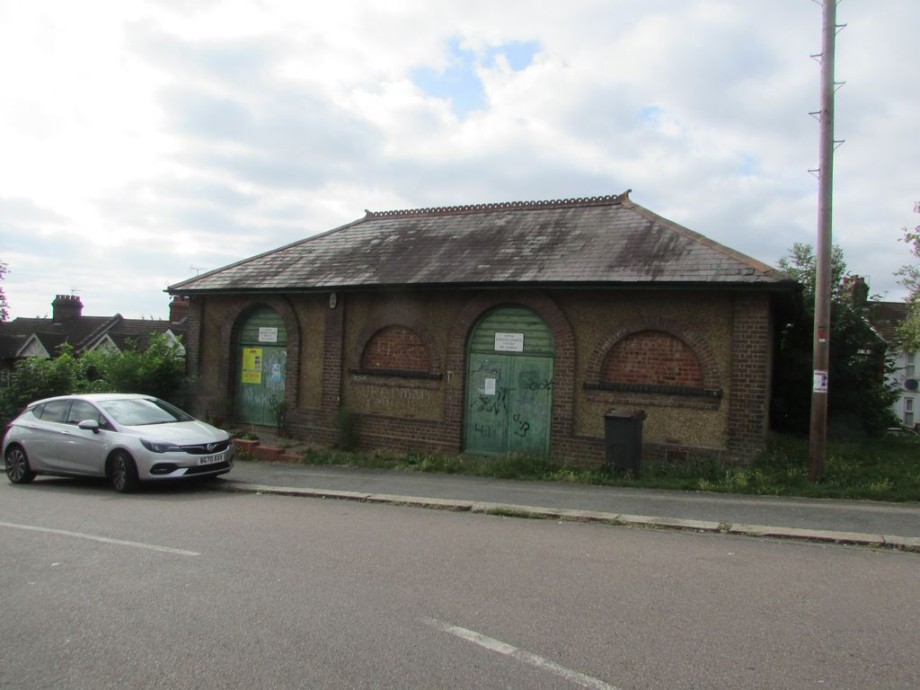 Warehouse for sale in Hitchin Road, Luton, Bedfordshire LU2, £250,000