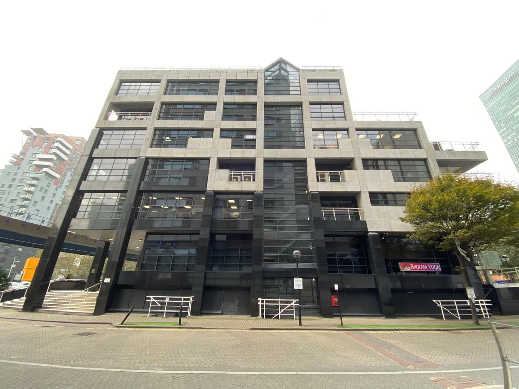 Office for sale in Suite 30 Beaufort Court, Admirals Way, London E14, £885,000