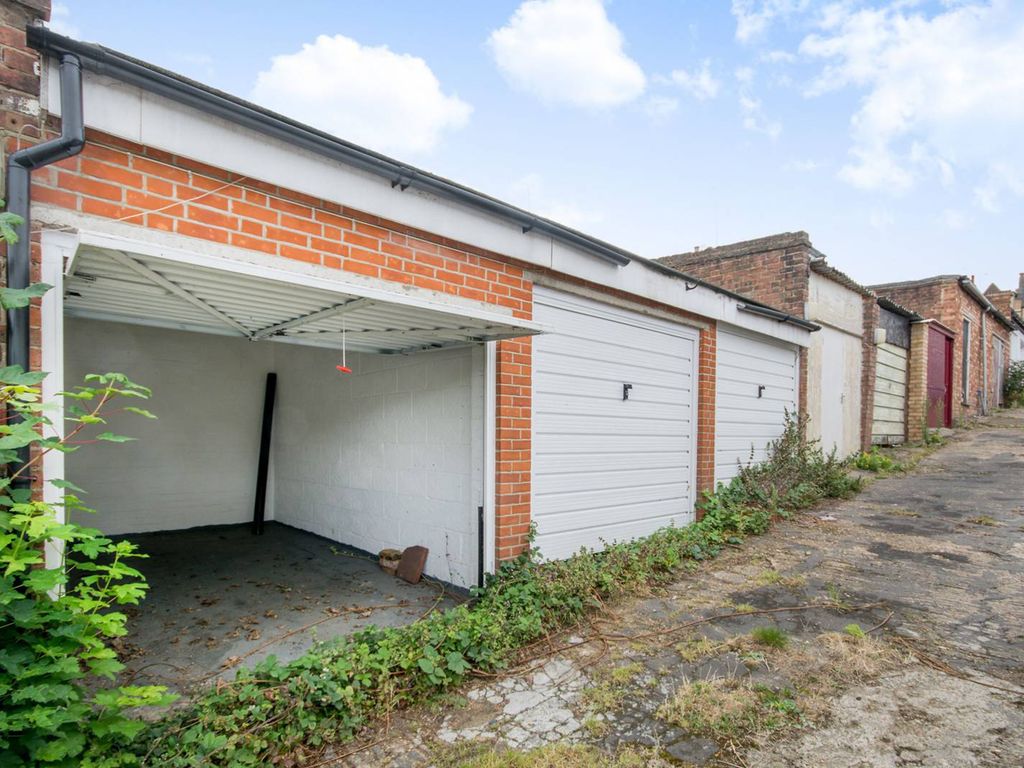 Parking/garage for sale in Lavender Hill, Clapham Junction, London SW11, £140,000