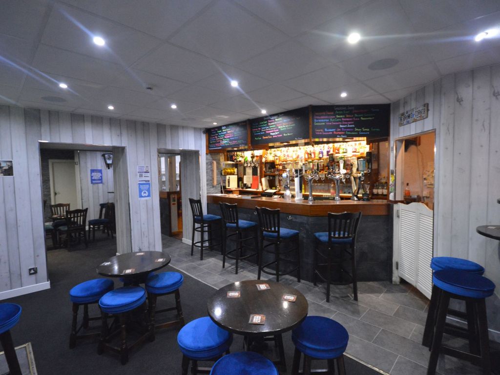 Pub/bar for sale in High Street, Montrose DD10, £150,000