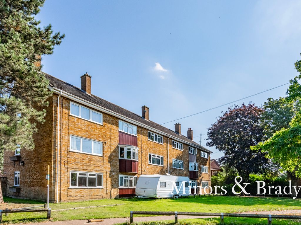 1 bed flat for sale in Thurling Plain, Norwich NR7, £90,000