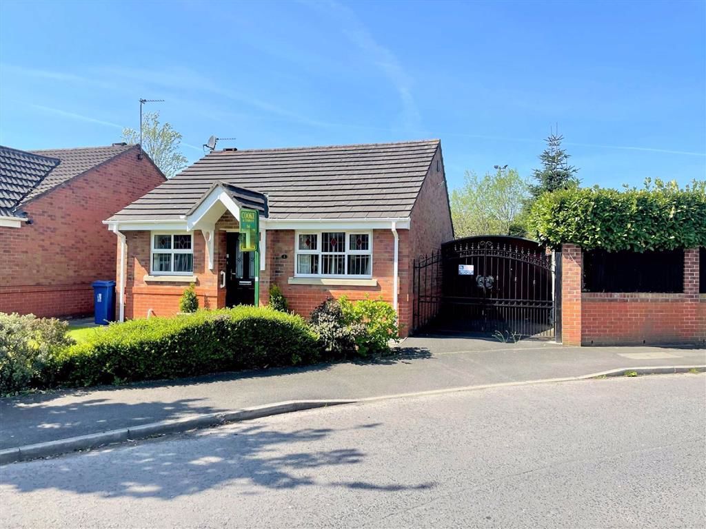 2 bed detached bungalow for sale in Carr Lane, Lowton, Cheshire WA3, £225,000