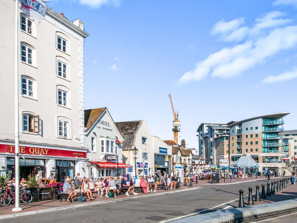 2 bed flat for sale in The Quay, Poole BH15, £240,000