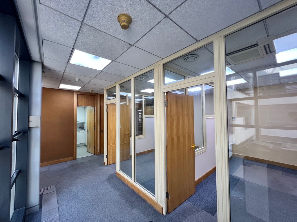 Office for sale in 35 Beaufort Court, Admirals Way, London E14, £630,000