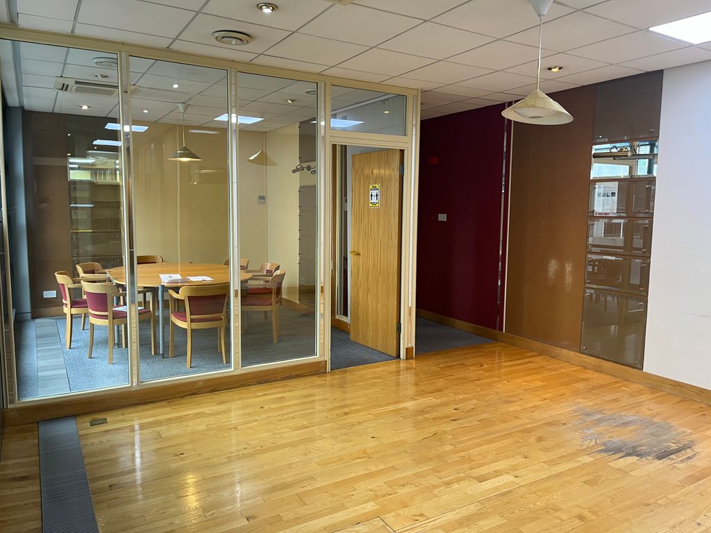 Office for sale in 35 Beaufort Court, Admirals Way, London E14, £630,000