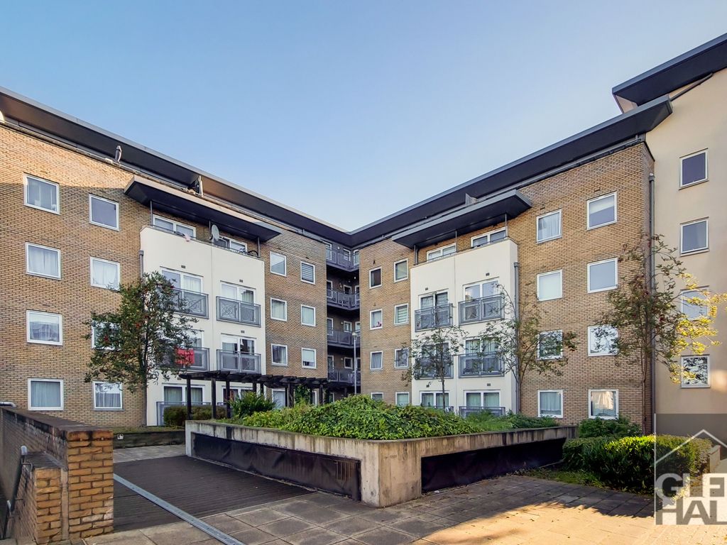 2 bed flat for sale in Cline Road, Bounds Green, London, Greater London N11, £325,000