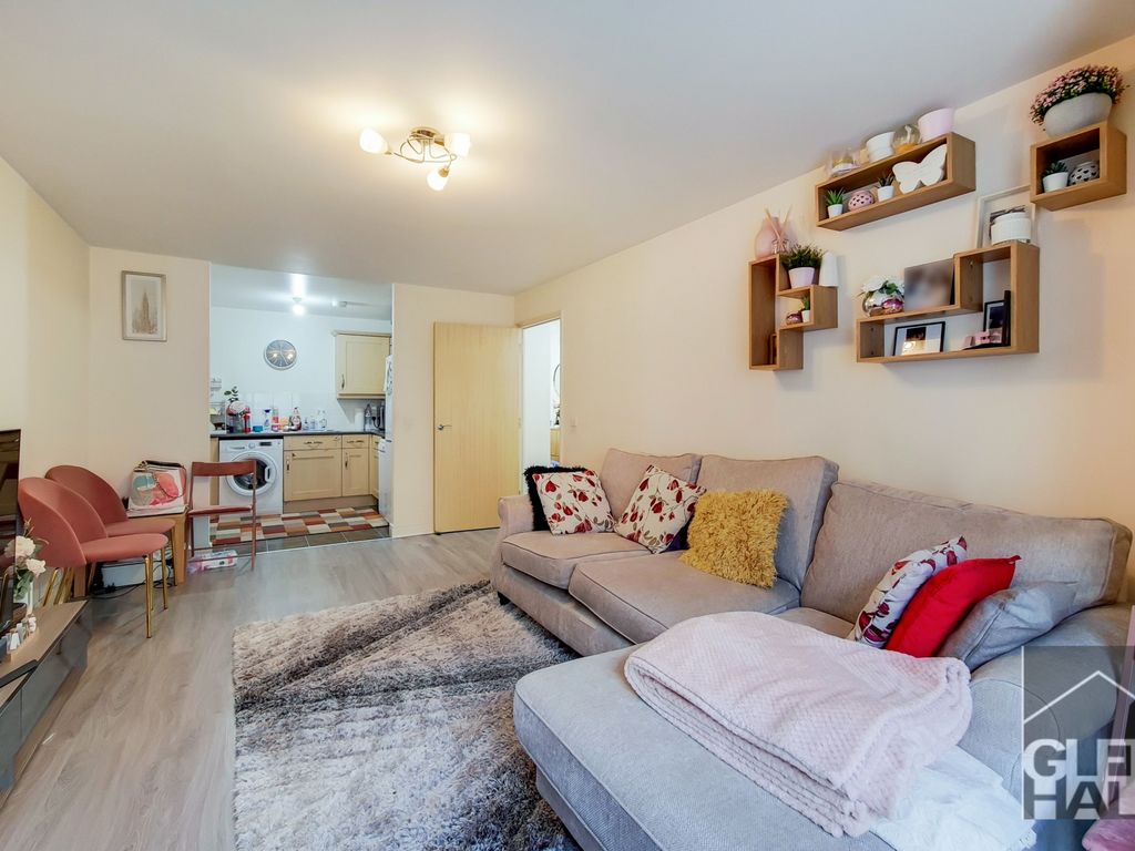 2 bed flat for sale in Cline Road, Bounds Green, London, Greater London N11, £325,000