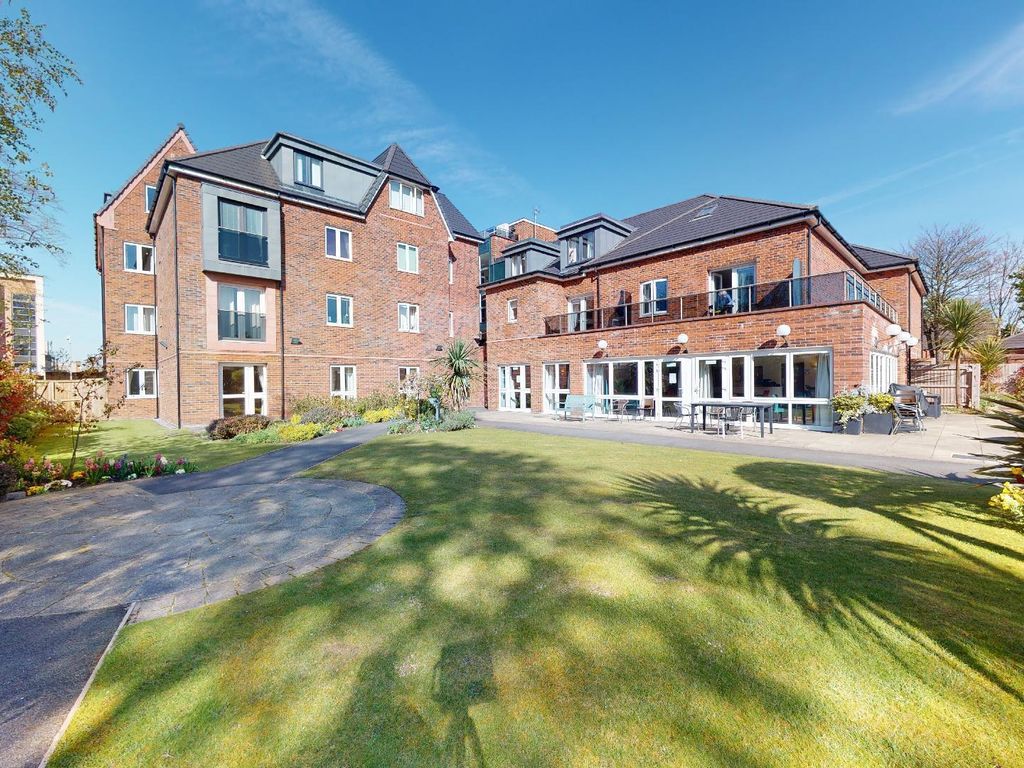 1 bed flat for sale in Oakfield Court, Crofts Bank Road, Urmston M41, £159,999