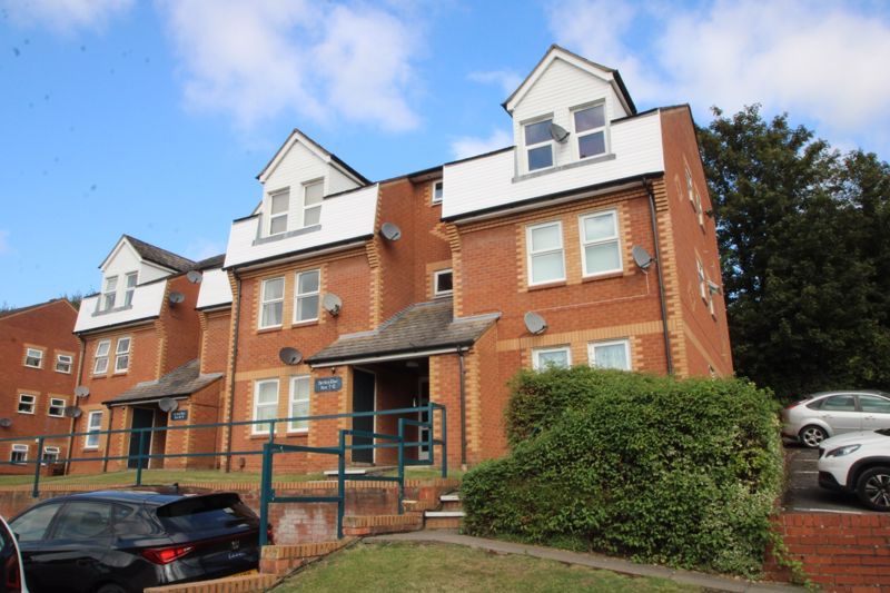 1 bed flat for sale in Birches Rise, West Wycombe Road, High Wycombe HP12, £125,000