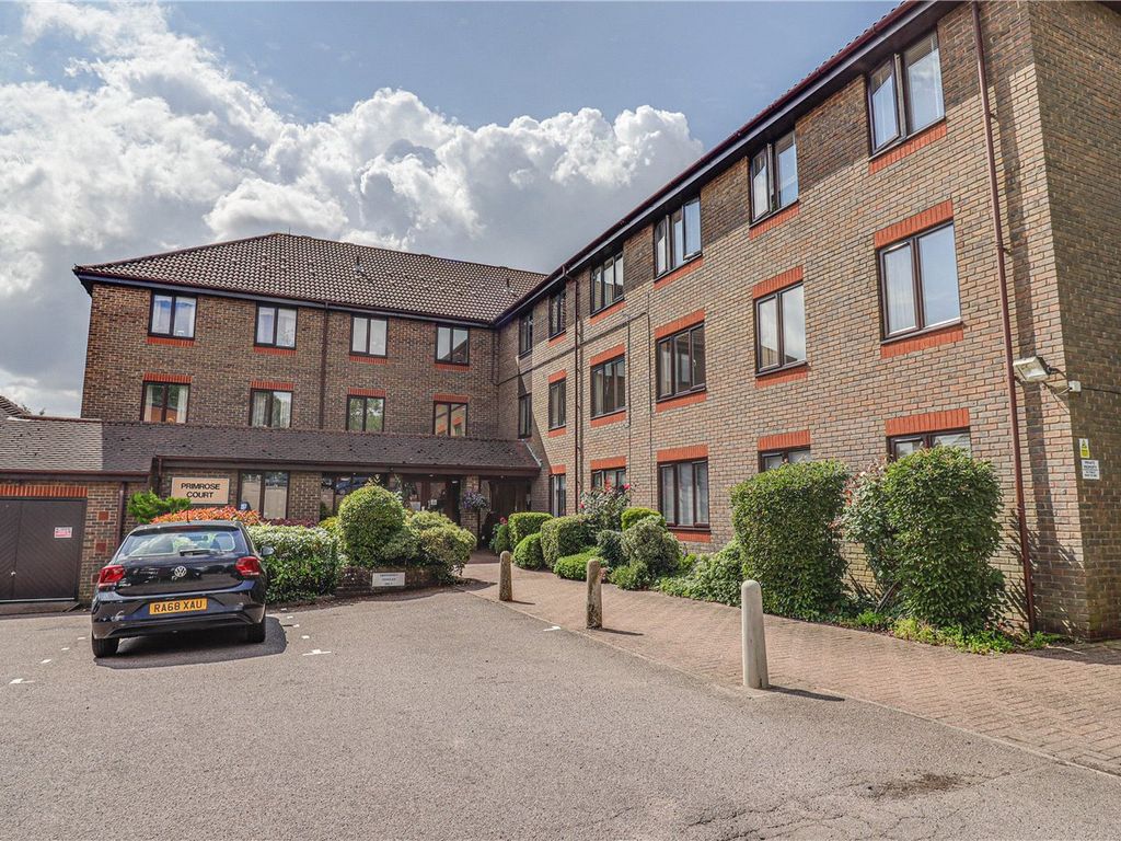 1 bed flat for sale in Kings Road, Brentwood CM14, £120,000