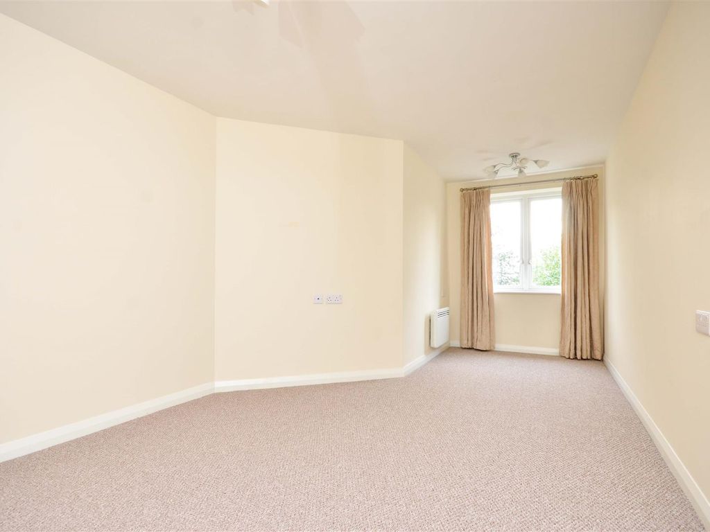1 bed flat for sale in Dutton Court, Station Approach, Off Station Road, Cheadle Hulme, Cheadle SK8, £130,000