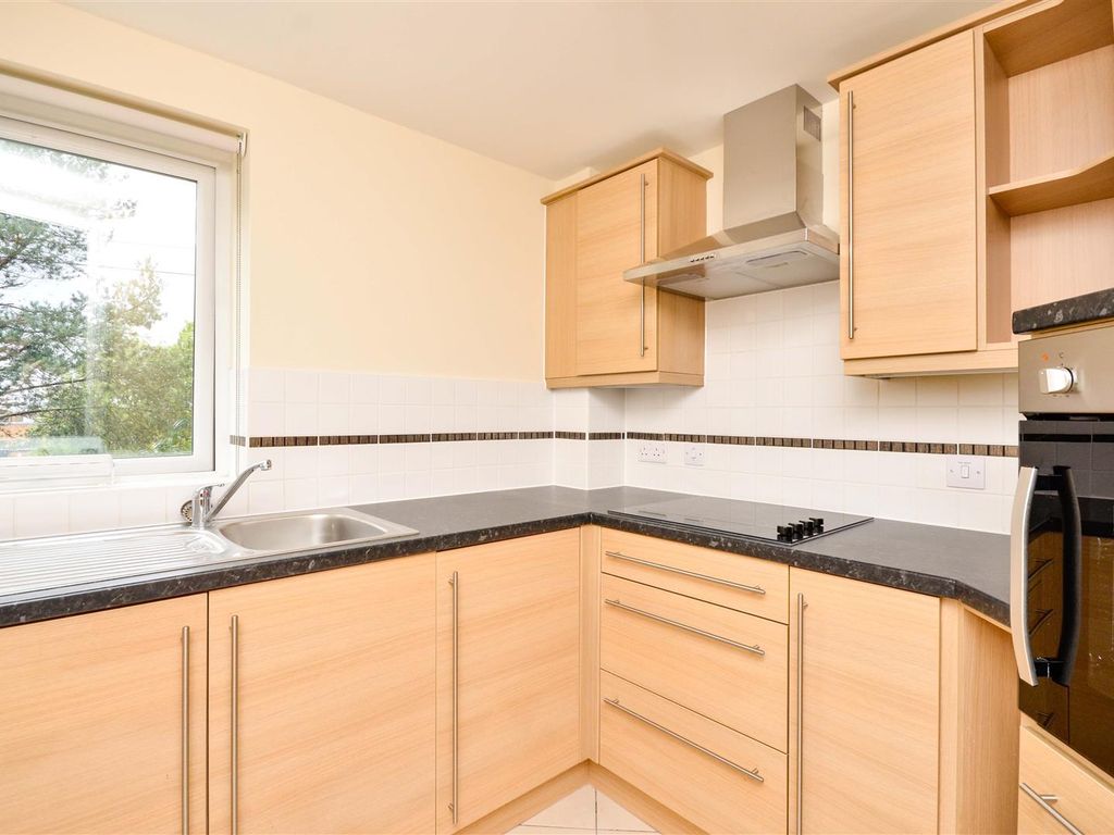 1 bed flat for sale in Dutton Court, Station Approach, Off Station Road, Cheadle Hulme, Cheadle SK8, £130,000