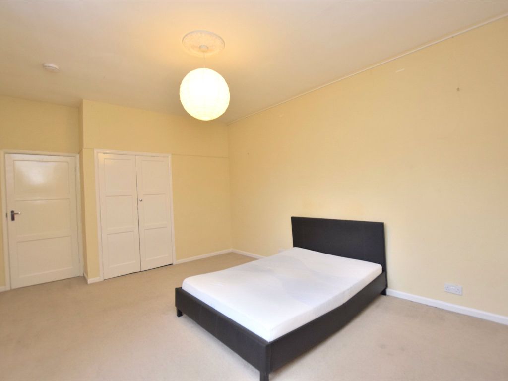 2 bed flat for sale in Wellsway, Bath BA2, £255,000