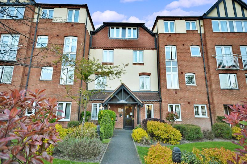 2 bed flat for sale in Bridgewater Court, Birmingham B29, £120,000