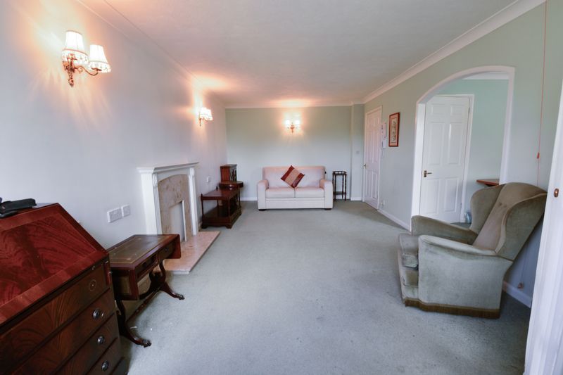 2 bed flat for sale in Livingstone Court, Barnet EN5, £320,000