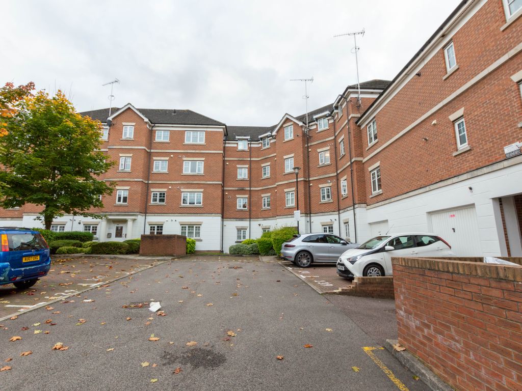 2 bed flat for sale in Symphony Close, Edgware HA8, £310,000