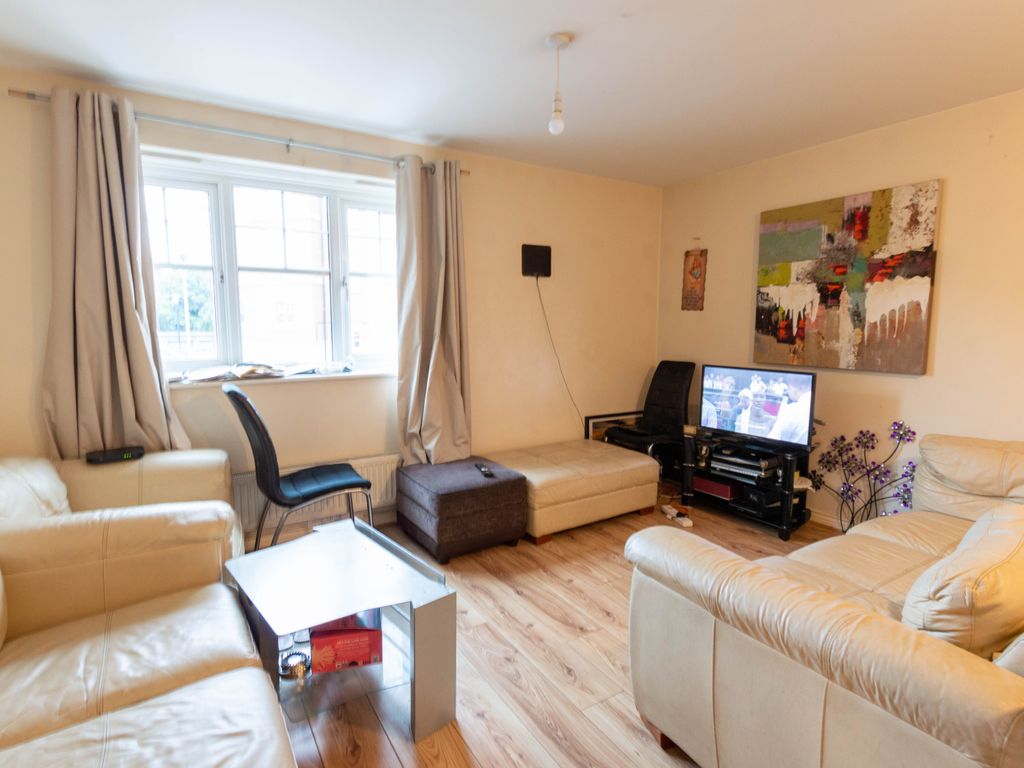 2 bed flat for sale in Symphony Close, Edgware HA8, £310,000