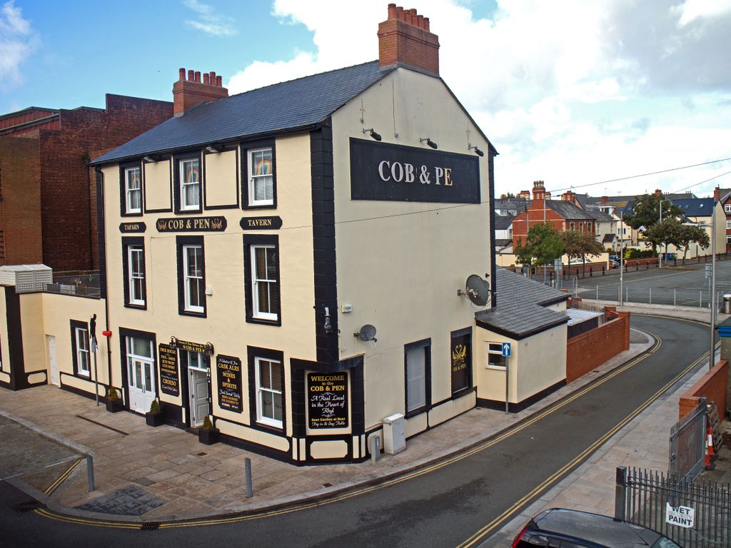 Pub/bar for sale in High Street, Rhyl LL18, £460,000