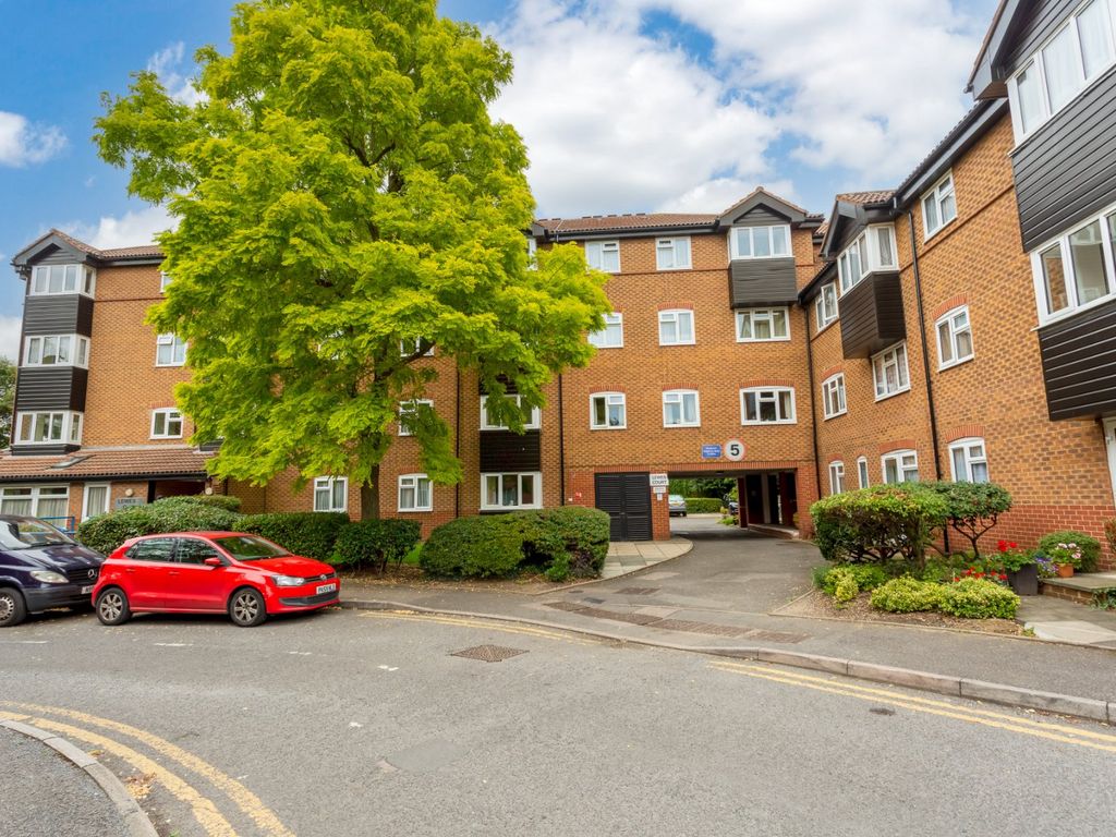 1 bed flat for sale in Lewes Court, 1 Chatsworth Place, Mitcham CR4, £110,000