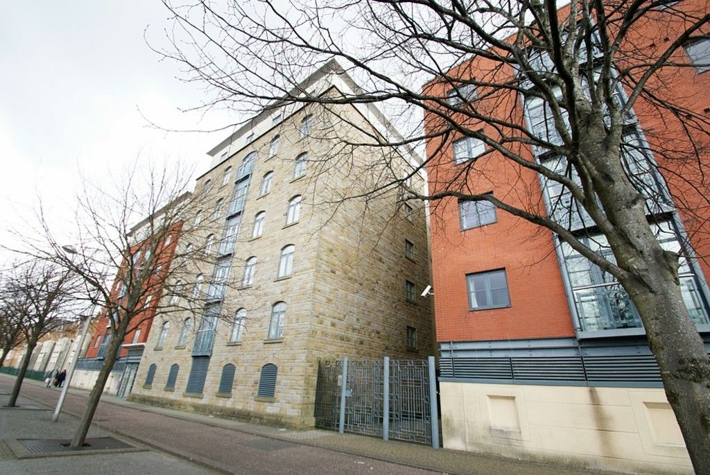 2 bed flat for sale in Silurian Place, Cardiff CF10, £180,000