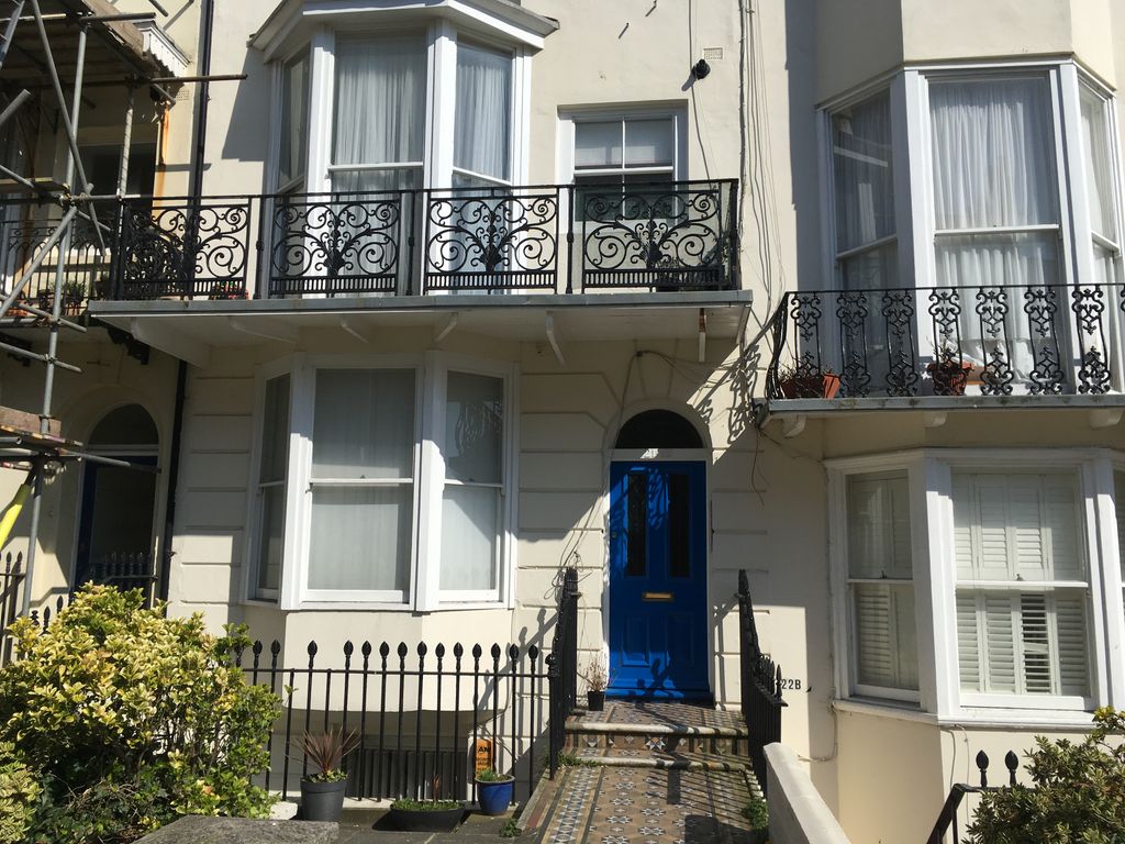 1 bed flat for sale in Lower Rock Gardens, Brighton BN2, £258,000