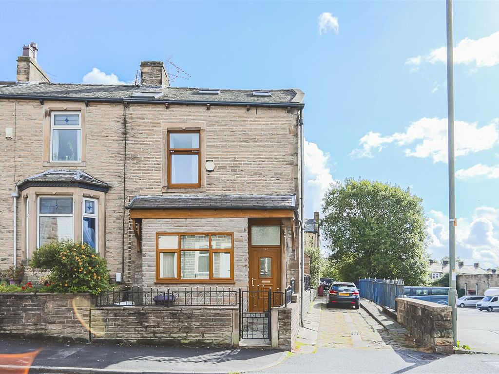 5 bed flat for sale in Burnley Road, Briercliffe, Burnley BB10, £245,000