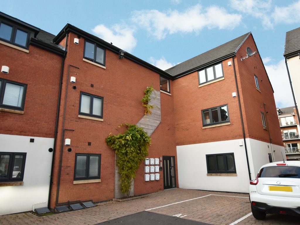 2 bed flat for sale in Shirley Gate Apartments, Trinity Way, Shirley B90, £195,000