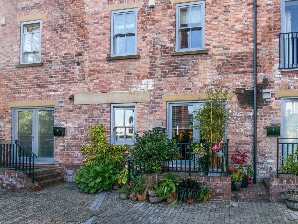 2 bed flat for sale in Tuttle Street, Wrexham LL13, £145,000