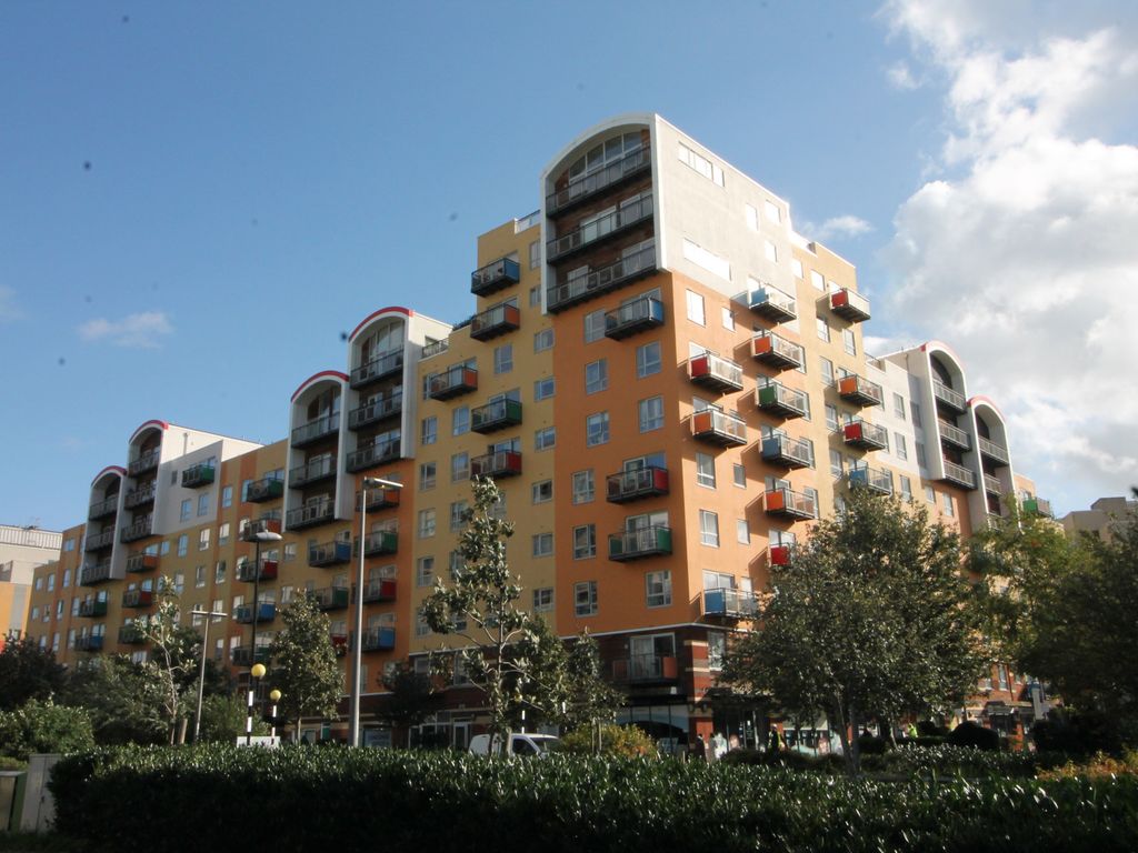 1 bed flat for sale in John Harrison Way, London SE10, £275,000