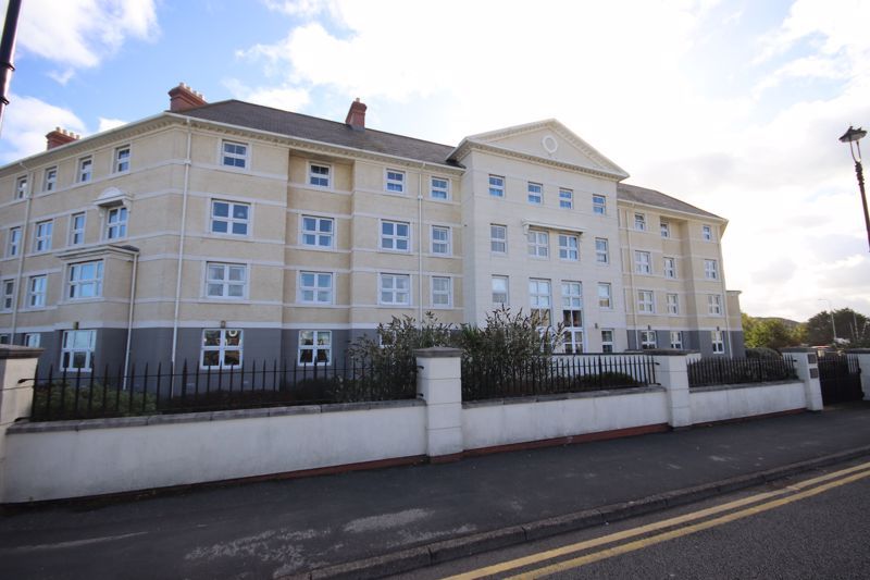 2 bed flat for sale in Clarence Road, Llandudno LL30, £165,000