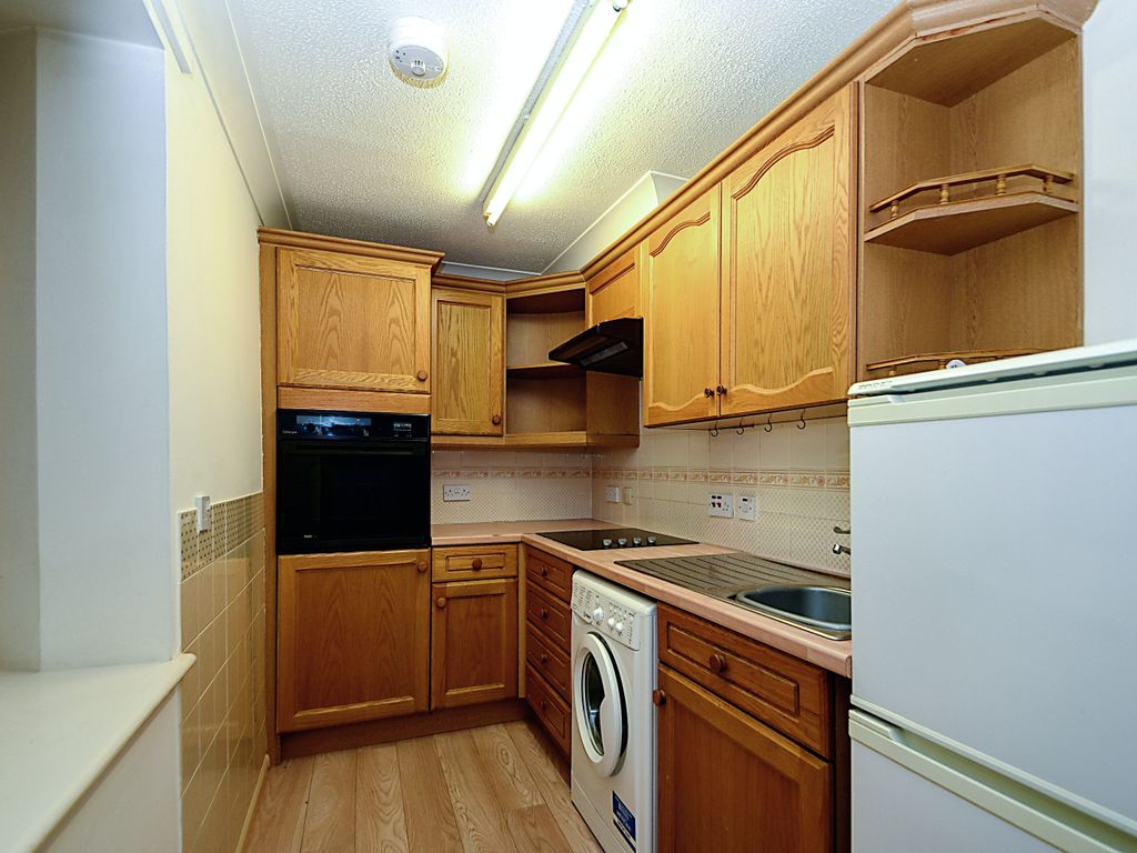 2 bed flat for sale in Three Crowns House, South Quay, Kings Lynn, Norfolk PE30, £70,000