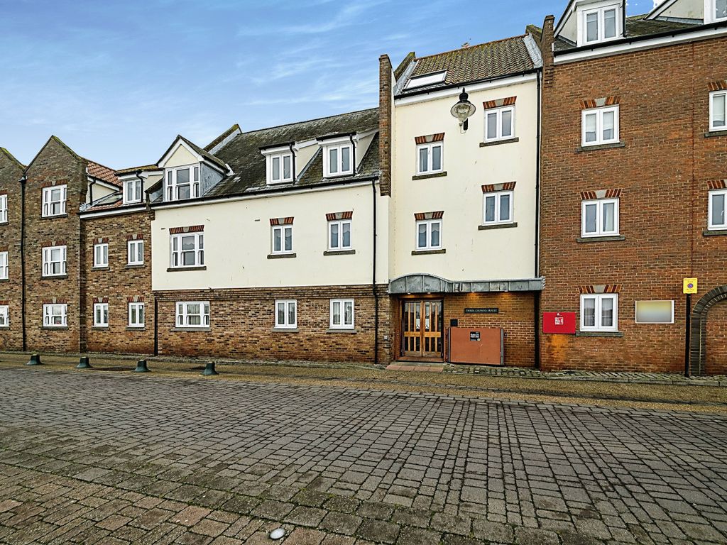 2 bed flat for sale in Three Crowns House, South Quay, Kings Lynn, Norfolk PE30, £70,000