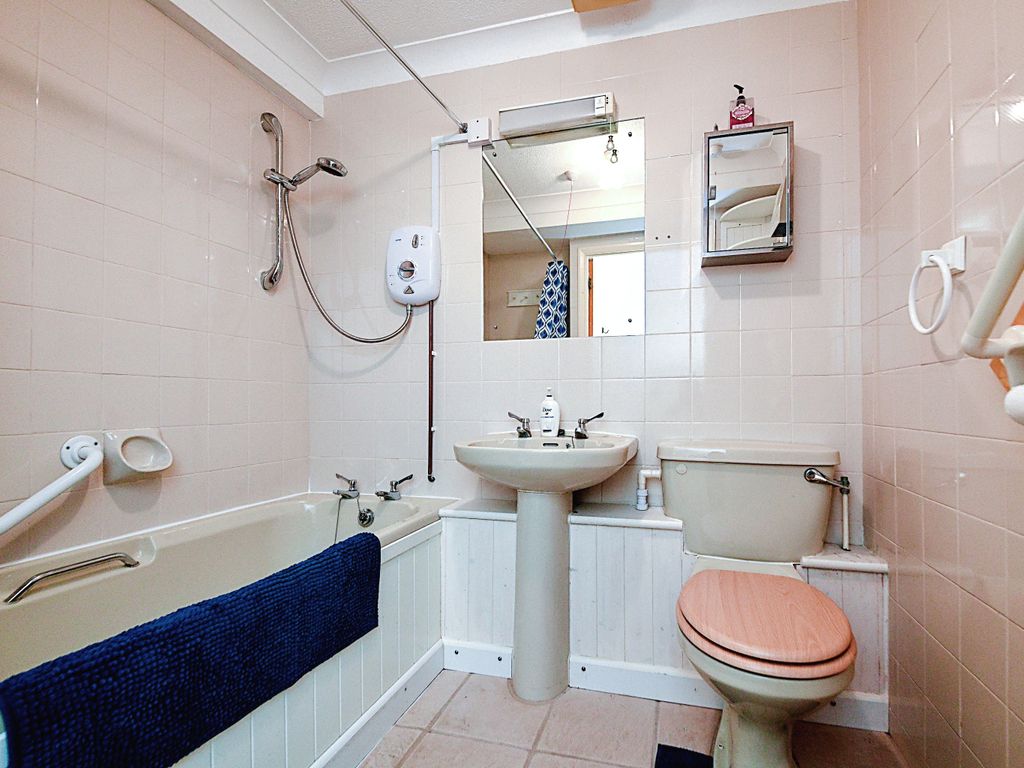 2 bed flat for sale in Three Crowns House, South Quay, Kings Lynn, Norfolk PE30, £70,000