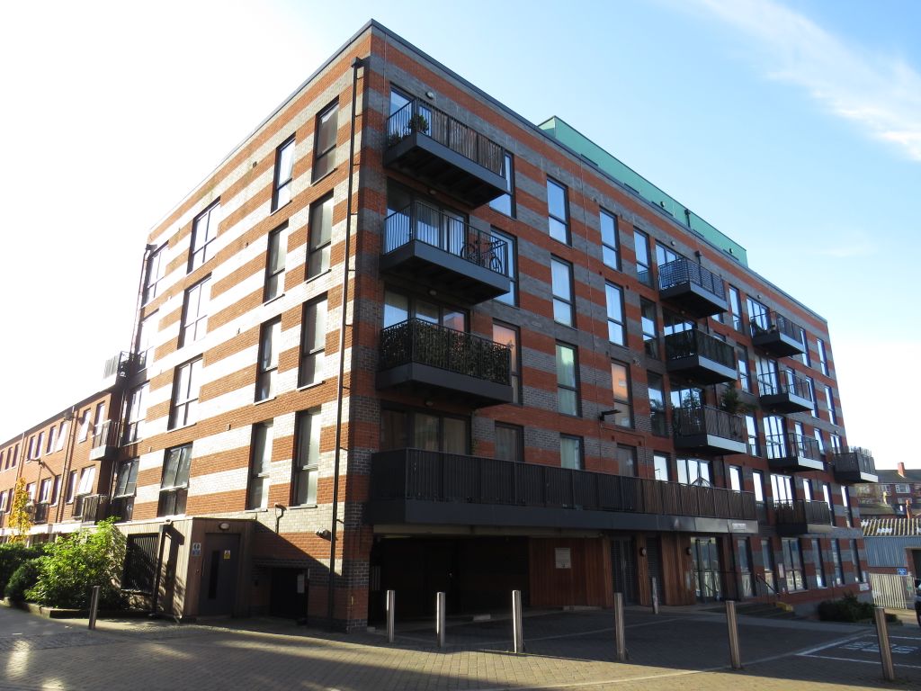 2 bed flat for sale in Barnard Square, Ipswich IP2, £100,000