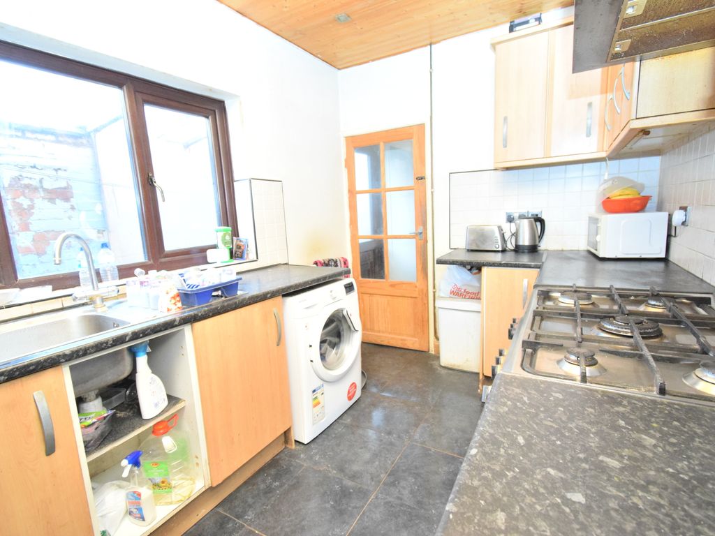 4 bed end terrace house for sale in Eggington Street, Highfields, Leicester LE5, £300,000