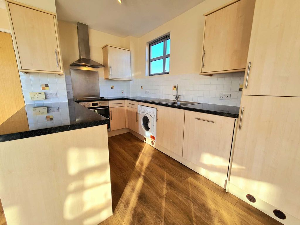 2 bed penthouse for sale in Charlesmere Gardens, London SE28, £270,000