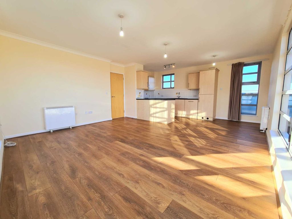 2 bed penthouse for sale in Charlesmere Gardens, London SE28, £270,000