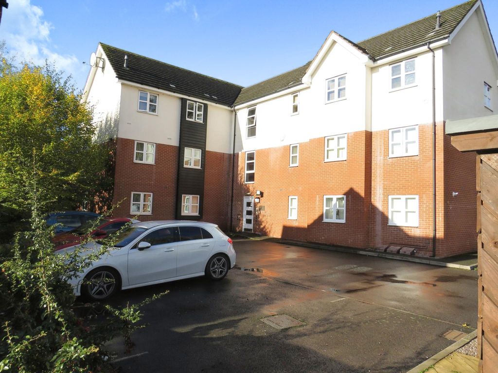 2 bed flat for sale in Leyburn Road, Birmingham B37, £135,000