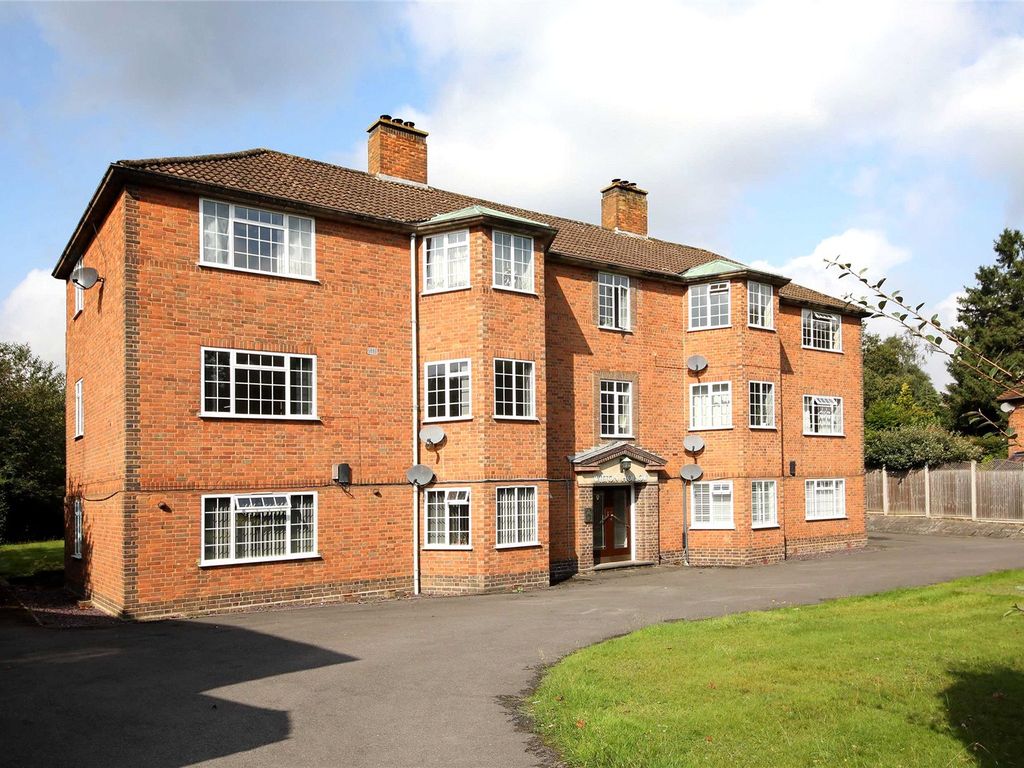 2 bed flat for sale in Amersham Road, Beaconsfield HP9, £325,000